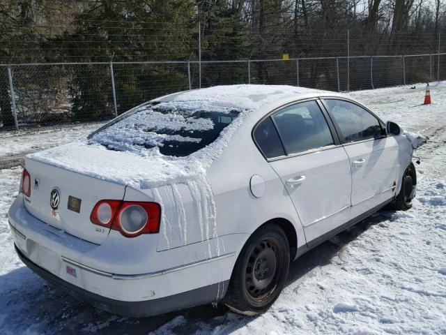 WVWJK73C47P070082 - 2007 VOLKSWAGEN PASSAT WHITE photo 4