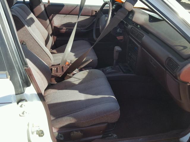 JT2SV21W2J0218363 - 1988 TOYOTA CAMRY DLX WHITE photo 5