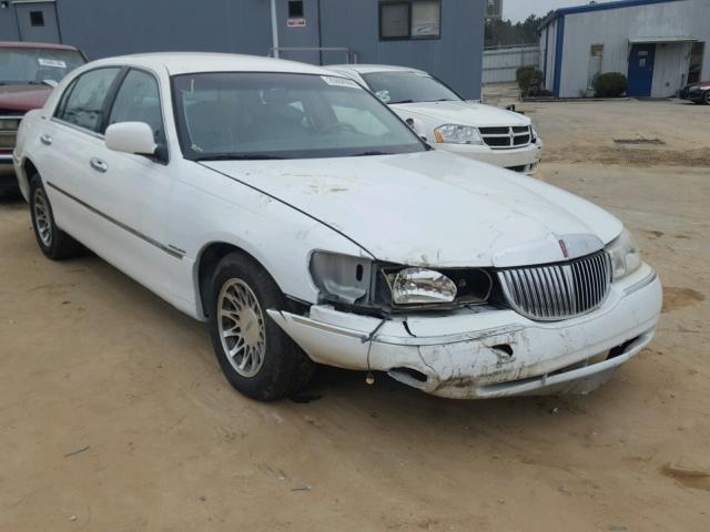 1LNHM82W51Y647127 - 2001 LINCOLN TOWN CAR S WHITE photo 1