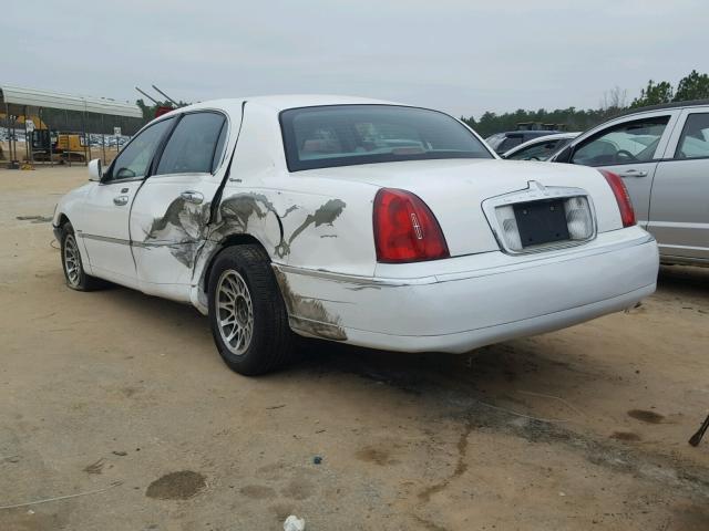 1LNHM82W51Y647127 - 2001 LINCOLN TOWN CAR S WHITE photo 3