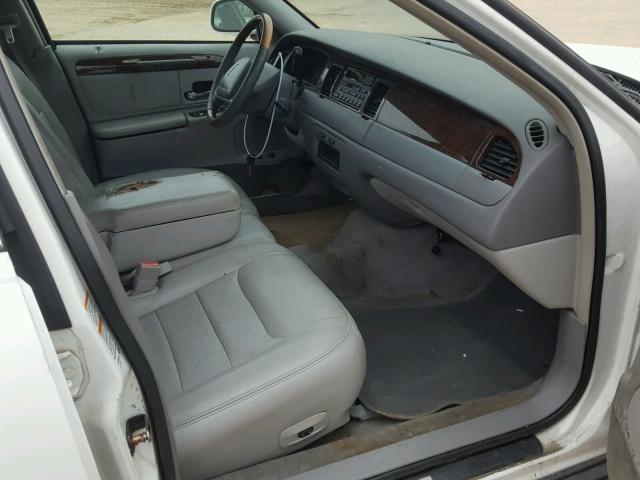 1LNHM82W51Y647127 - 2001 LINCOLN TOWN CAR S WHITE photo 5