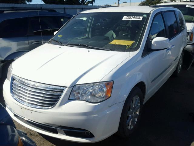 2C4RC1BGXER394599 - 2014 CHRYSLER TOWN & COU WHITE photo 2