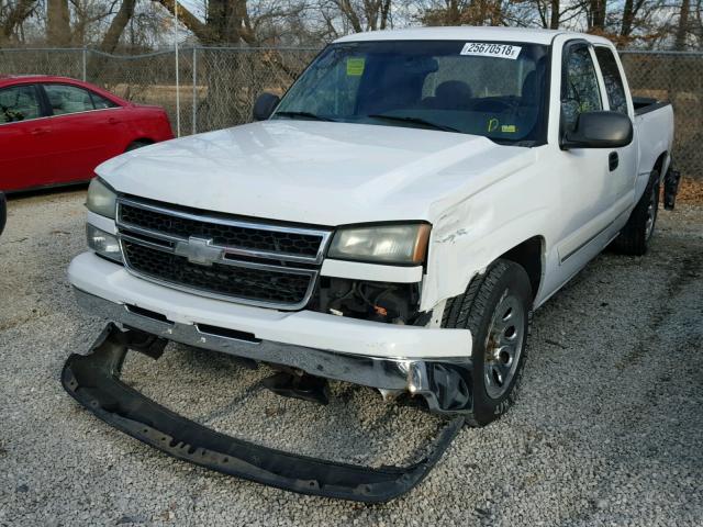 1GCEC19V16Z169708 - 2006 CHEVROLET SILVERADO WHITE photo 2