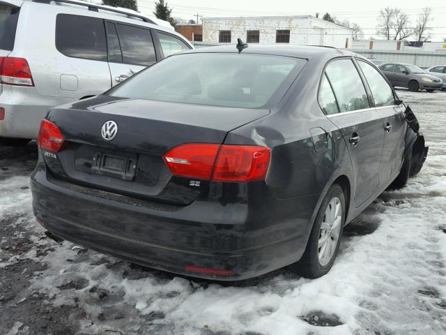 3VWD17AJXEM437598 - 2014 VOLKSWAGEN JETTA SE BLACK photo 4