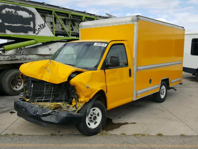 1GD072CAXD1900475 - 2013 GMC SAVANA CUT YELLOW photo 2