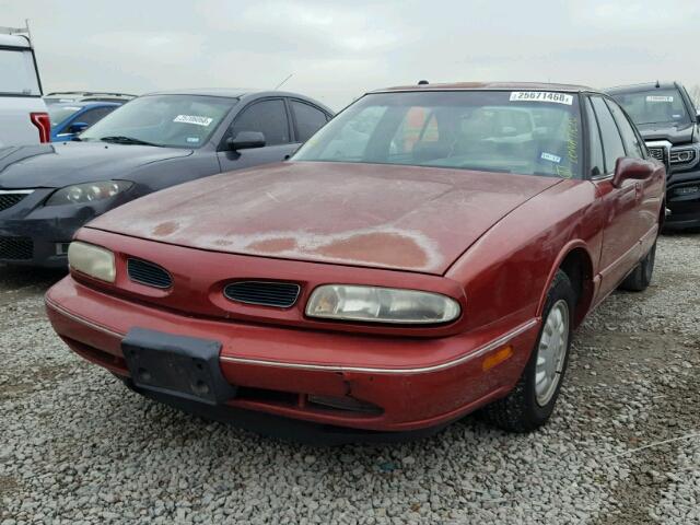 1G3HN52K7W4810114 - 1998 OLDSMOBILE 88 BASE RED photo 2