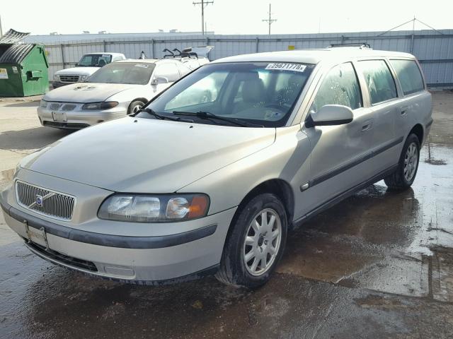 YV1SW61R222250493 - 2002 VOLVO V70 SILVER photo 2