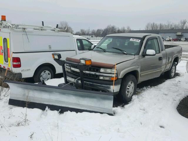 1GCGK29U8XE237052 - 1999 CHEVROLET SILVERADO GRAY photo 2