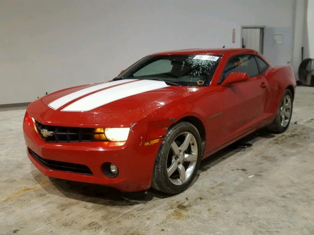 2G1FB1ED8B9147156 - 2011 CHEVROLET CAMARO LT RED photo 2