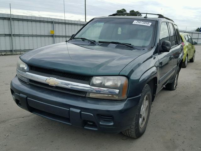 1GNDT13S452358006 - 2005 CHEVROLET TRAILBLAZE GREEN photo 2