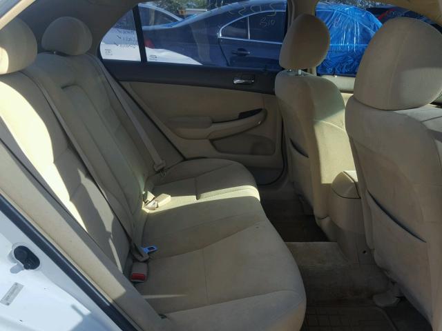 1HGCM56346A001835 - 2006 HONDA ACCORD SE WHITE photo 6