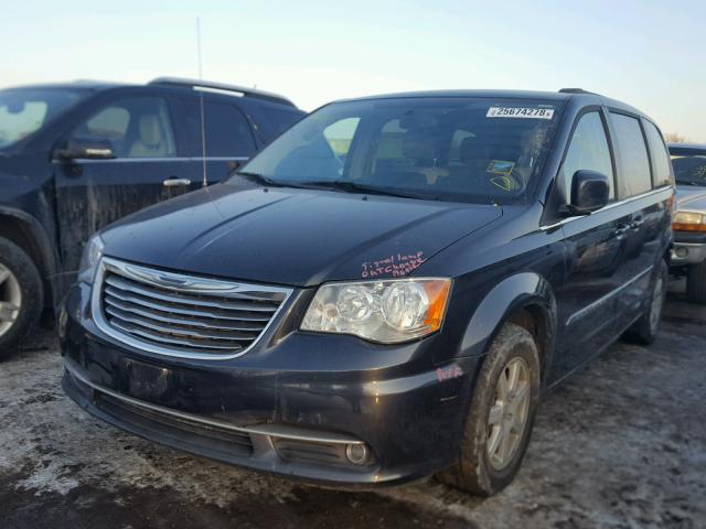 2C4RC1BG1DR594513 - 2013 CHRYSLER TOWN & COU BLACK photo 2