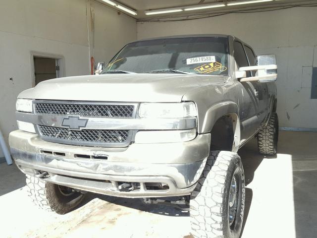 1GCHK23191F149647 - 2001 CHEVROLET SILVERADO GOLD photo 2