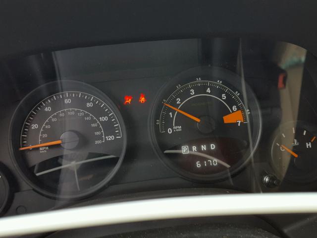 1C4NJCBB3HD185930 - 2017 JEEP COMPASS SP GREEN photo 8