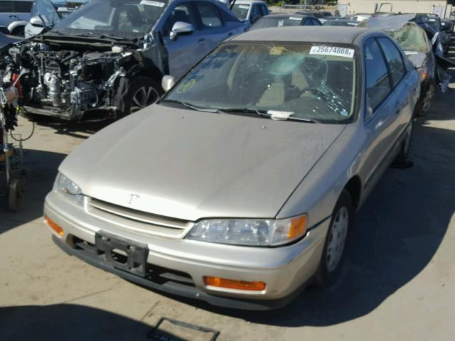 1HGCD5637SA082582 - 1995 HONDA ACCORD LX GOLD photo 2