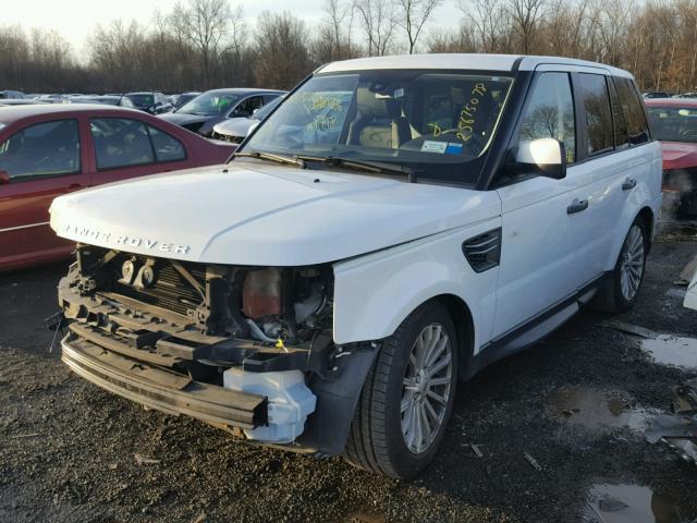 SALSF2D46BA705228 - 2011 LAND ROVER RANGE ROVE WHITE photo 2