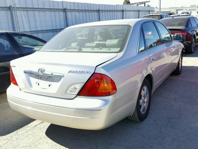 4T1BF28B5YU102547 - 2000 TOYOTA AVALON XL SILVER photo 4