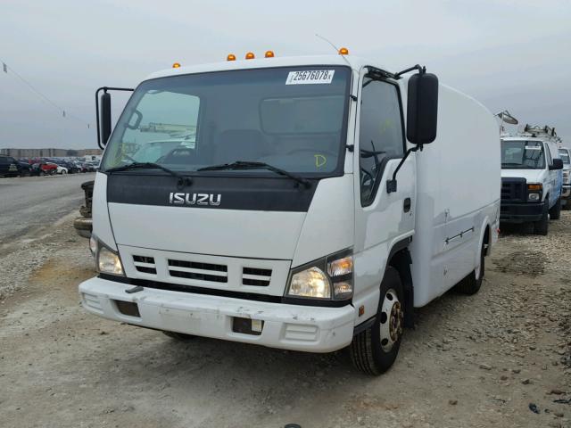 JALC4B16077003433 - 2007 ISUZU NPR WHITE photo 2