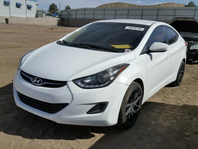 5NPDH4AE0BH043495 - 2011 HYUNDAI ELANTRA GL WHITE photo 2