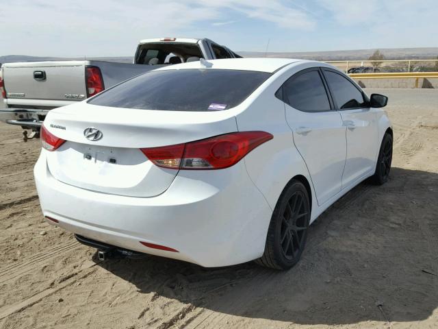 5NPDH4AE0BH043495 - 2011 HYUNDAI ELANTRA GL WHITE photo 4