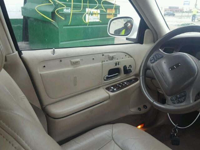 1LNHM83W2XY679489 - 1999 LINCOLN TOWN CAR C WHITE photo 10