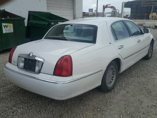 1LNHM83W2XY679489 - 1999 LINCOLN TOWN CAR C WHITE photo 4