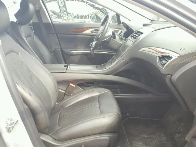 3LN6L2LU1ER835698 - 2014 LINCOLN MKZ HYBRID SILVER photo 5