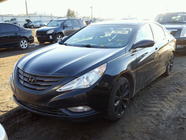 5NPEC4AC4BH290245 - 2011 HYUNDAI SONATA SE BLACK photo 2