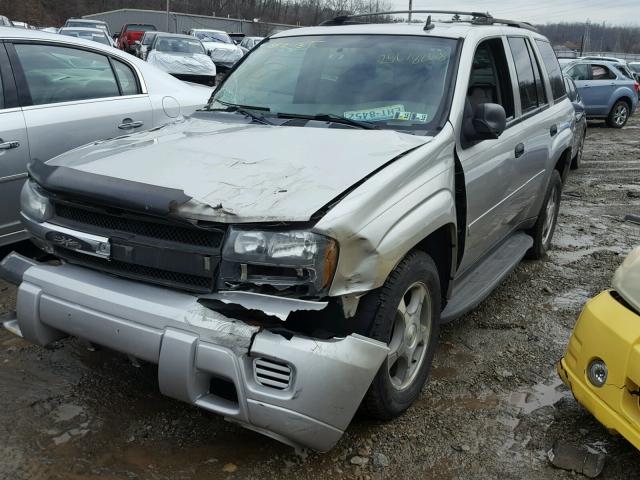 1GNDT13S672179078 - 2007 CHEVROLET TRAILBLAZE SILVER photo 2