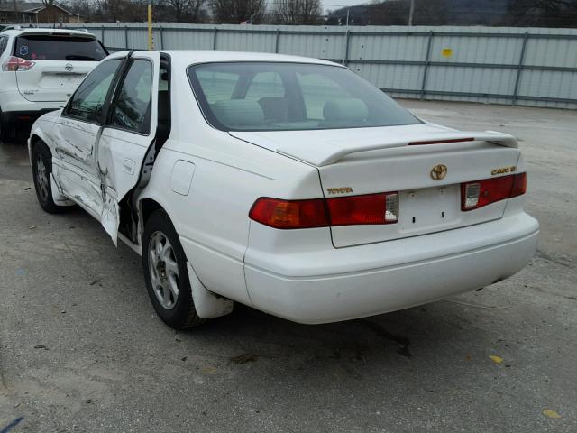 JT2BG22K7Y0472070 - 2000 TOYOTA CAMRY CE WHITE photo 3