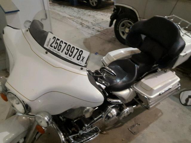 1HD1FC4197Y653086 - 2007 HARLEY-DAVIDSON FLHTCUI WHITE photo 2