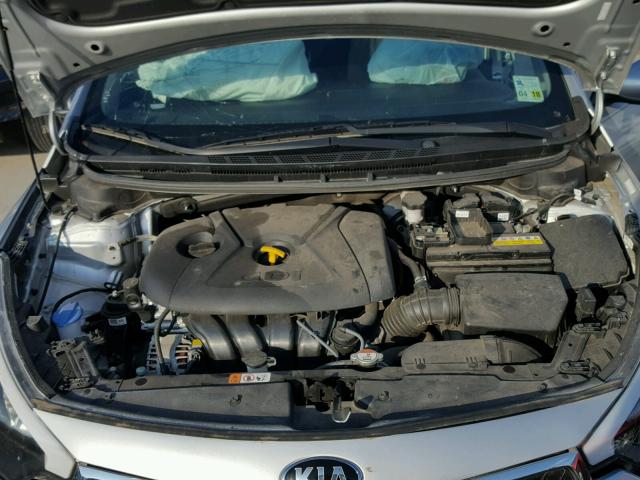 KNAFK5A88G5527932 - 2016 KIA FORTE LX SILVER photo 7