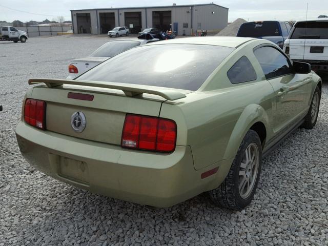 1ZVHT80N465103323 - 2006 FORD MUSTANG GREEN photo 4