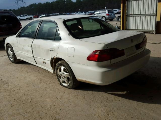 1HGCG5658WA185704 - 1998 HONDA ACCORD EX WHITE photo 3