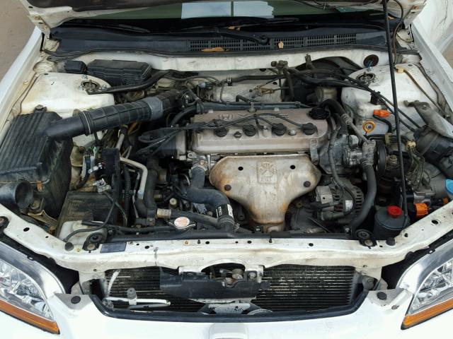 1HGCG5658WA185704 - 1998 HONDA ACCORD EX WHITE photo 7