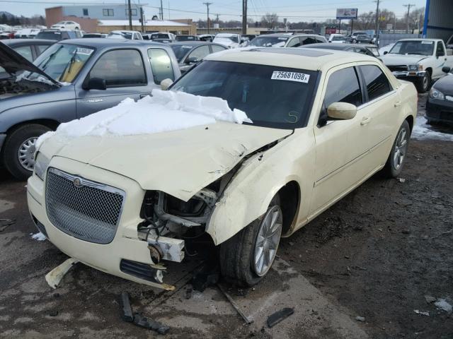 2C3KA53G37H772062 - 2007 CHRYSLER 300 TOURIN YELLOW photo 2