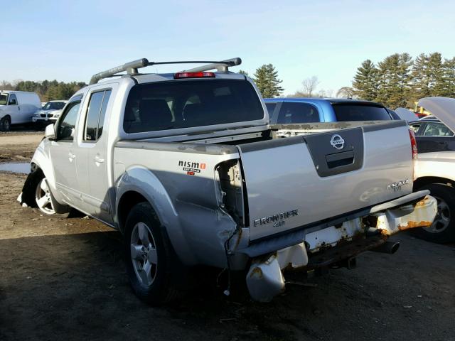 1N6AD07WX6C446857 - 2006 NISSAN FRONTIER C SILVER photo 3