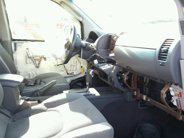 1N6AD07WX6C446857 - 2006 NISSAN FRONTIER C SILVER photo 5