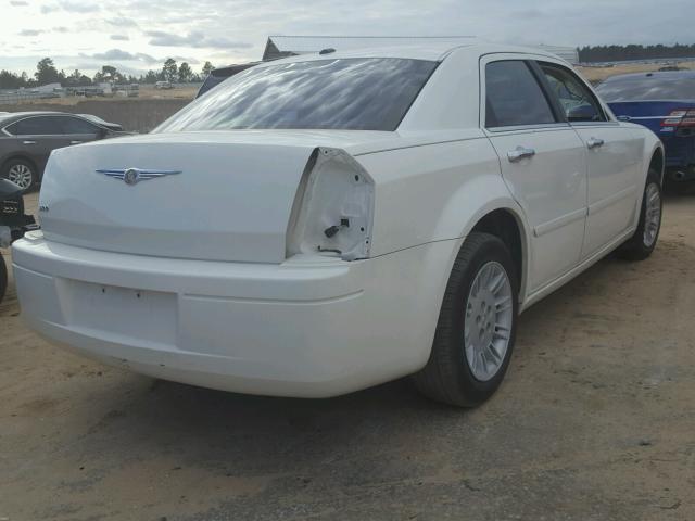 2C3KA43R66H445312 - 2006 CHRYSLER 300 WHITE photo 4