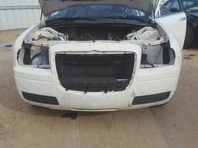 2C3KA43R66H445312 - 2006 CHRYSLER 300 WHITE photo 9