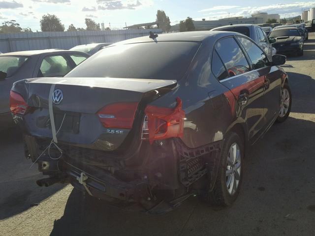 3VWDP7AJ8DM212027 - 2013 VOLKSWAGEN JETTA SE BROWN photo 4