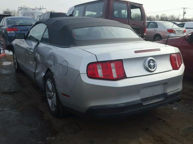 1ZVBP8EN5A5122961 - 2010 FORD MUSTANG SILVER photo 3