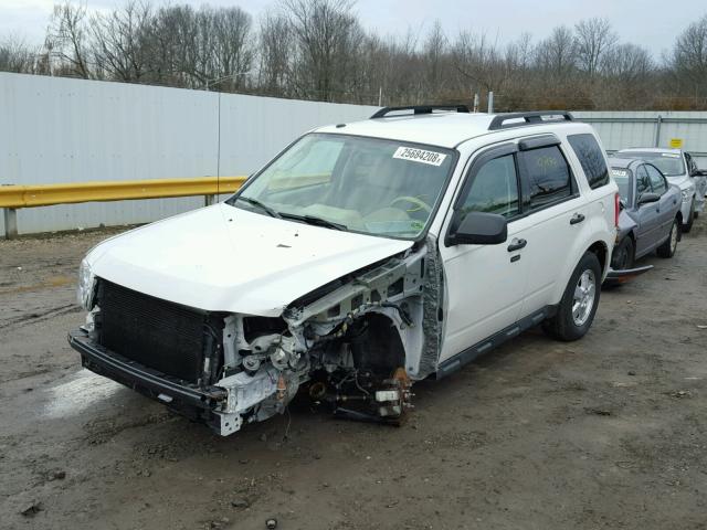 1FMCU0D75BKC59207 - 2011 FORD ESCAPE XLT WHITE photo 2