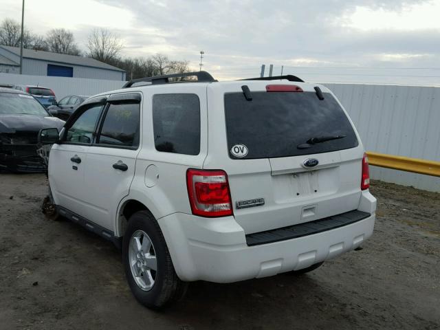 1FMCU0D75BKC59207 - 2011 FORD ESCAPE XLT WHITE photo 3