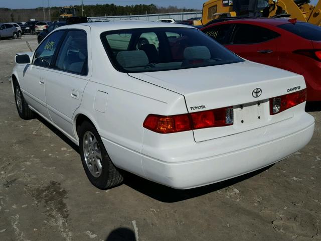 4T1BG22K1YU988307 - 2000 TOYOTA CAMRY CE WHITE photo 3