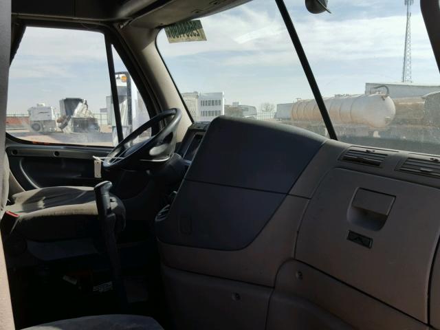 1FUJGLDR7CSBE9046 - 2012 FREIGHTLINER CASCADIA 1 WHITE photo 5