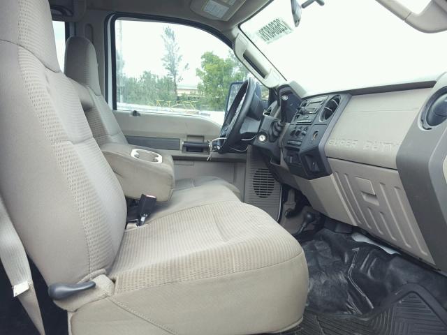 1FTSW21R98EB53085 - 2008 FORD F250 SUPER WHITE photo 5