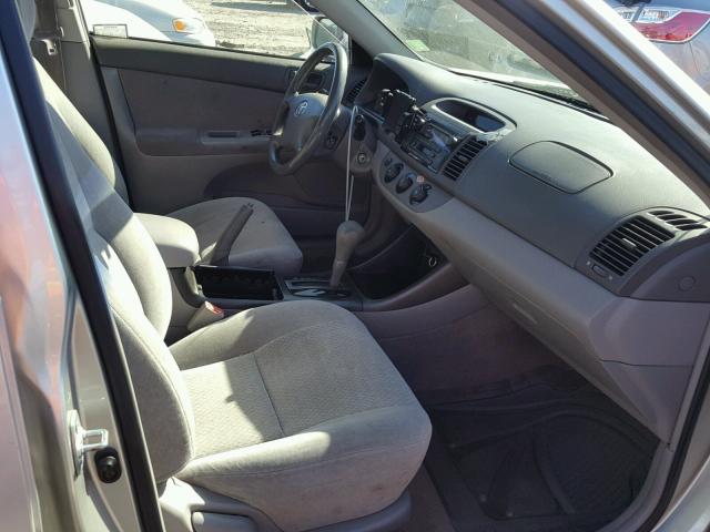 JTDBE32K920083862 - 2002 TOYOTA CAMRY LE SILVER photo 5