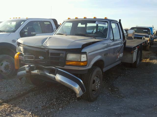 1FDLF47F9VEB80663 - 1997 FORD F SUPER DU GRAY photo 2