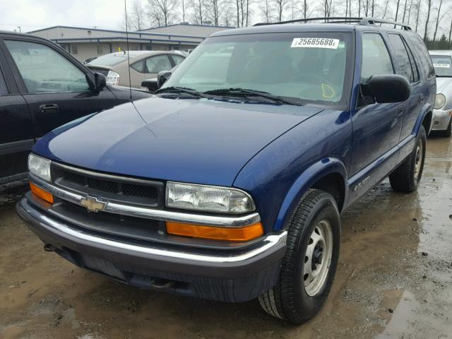 1GNDT13W51K206104 - 2001 CHEVROLET BLAZER BLUE photo 2